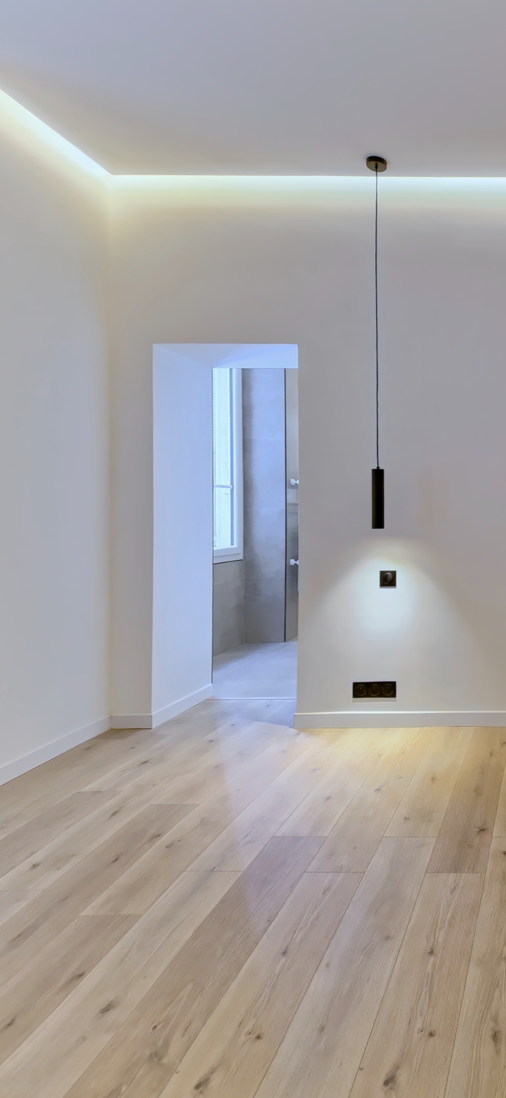 Passage fini après ouverture du mur porteur, avec accès à la salle de bain