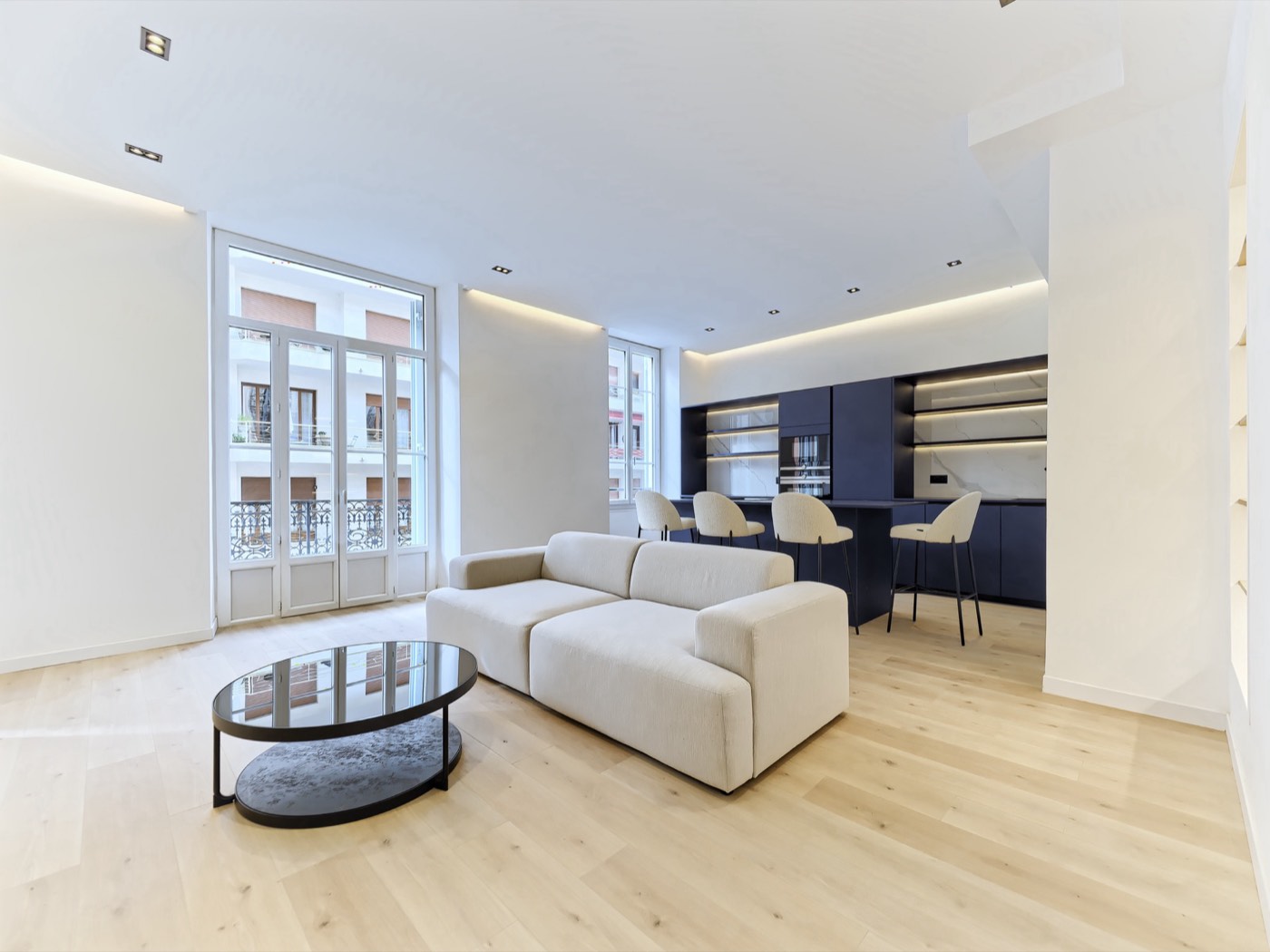 Séjour rénové, appartement niçois