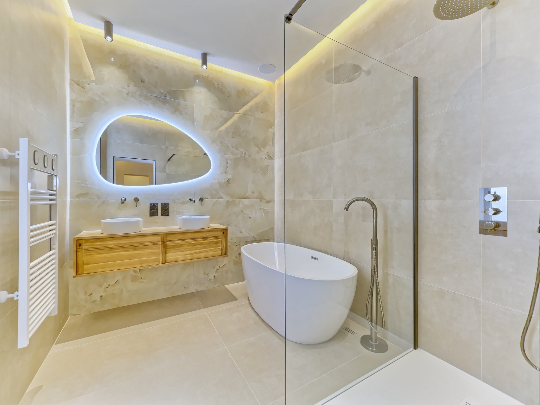 Baignoire îlot — robinetterie laiton brossé