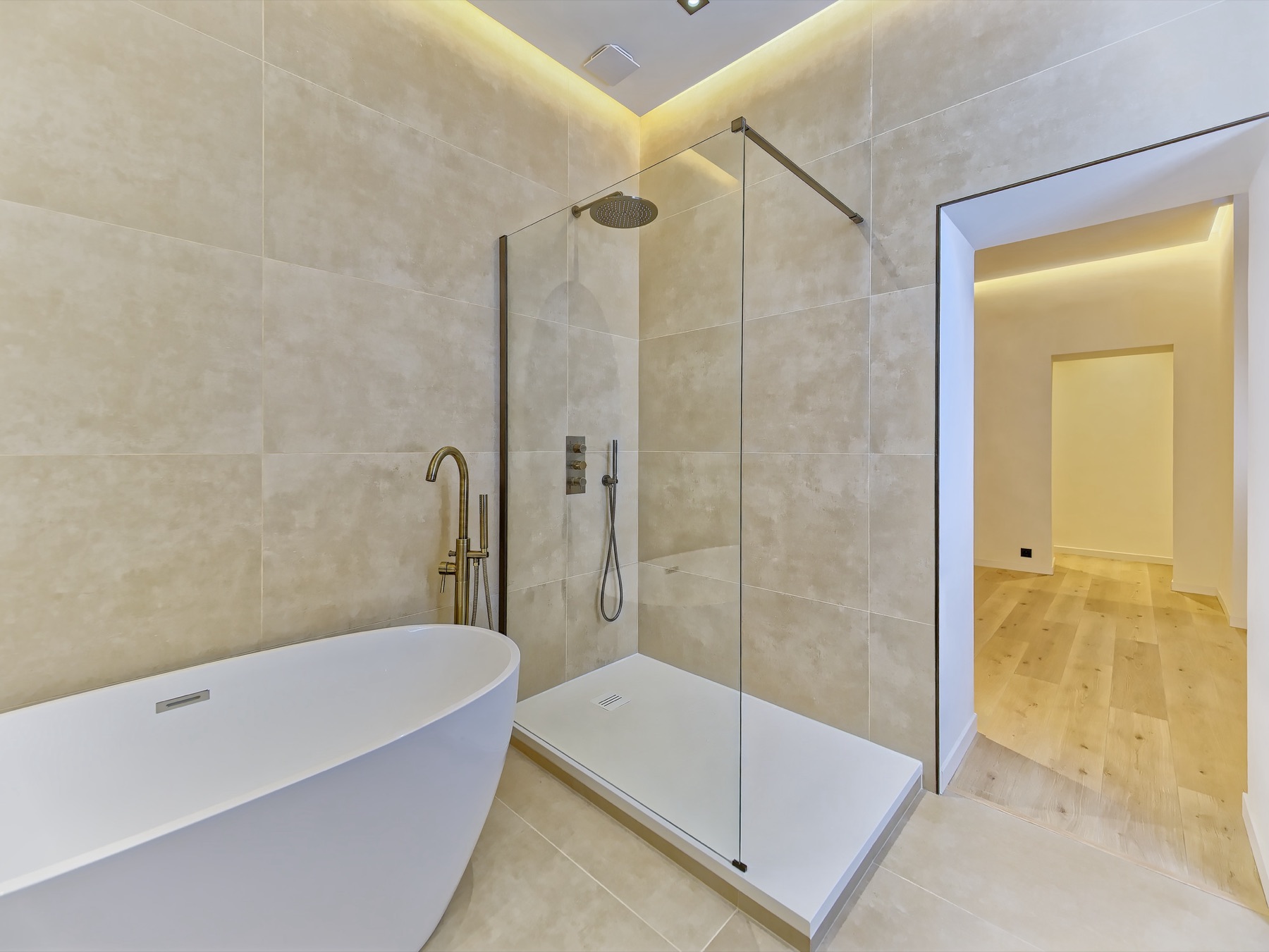 Douche à l'italienne — robinetterie laiton brossé
